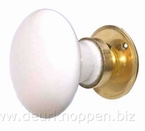 ouderwets deurbeslag - deurknop rond wit messing